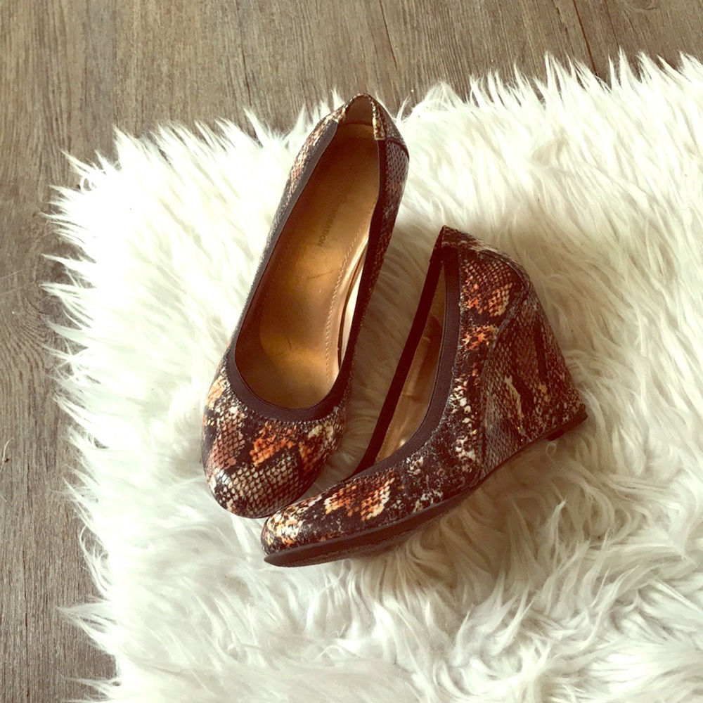 BCBG Generation snake skin wedge size 8